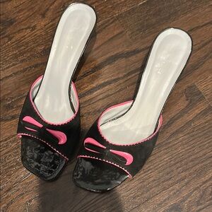 BCBG Stylish Black and Pink Women's kitten heel Sandals-38
